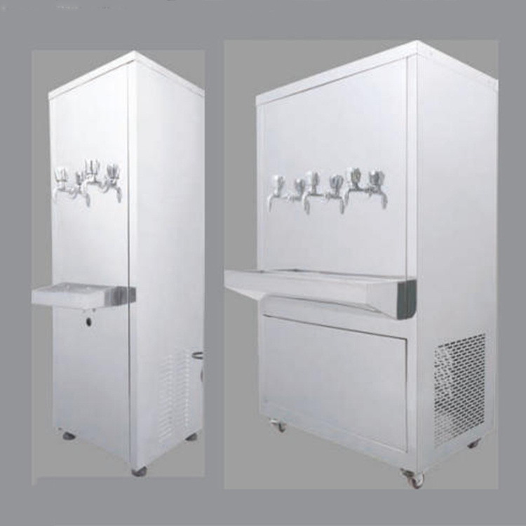 Outdoor drinking water fountain